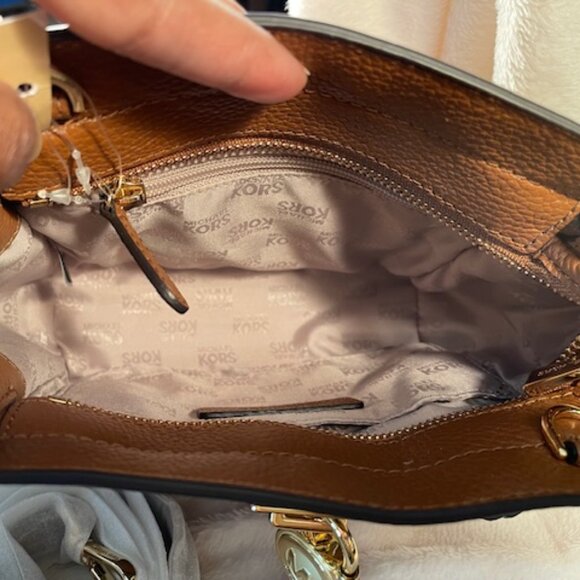 MICHAEL KORS, NWT HAMILTON CROSSBODY BAG - Picture 9 of 9